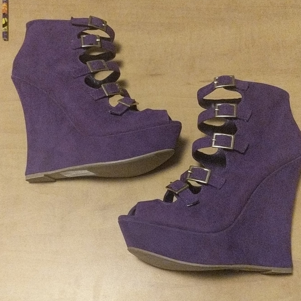 Purple shoe dazzle wedges